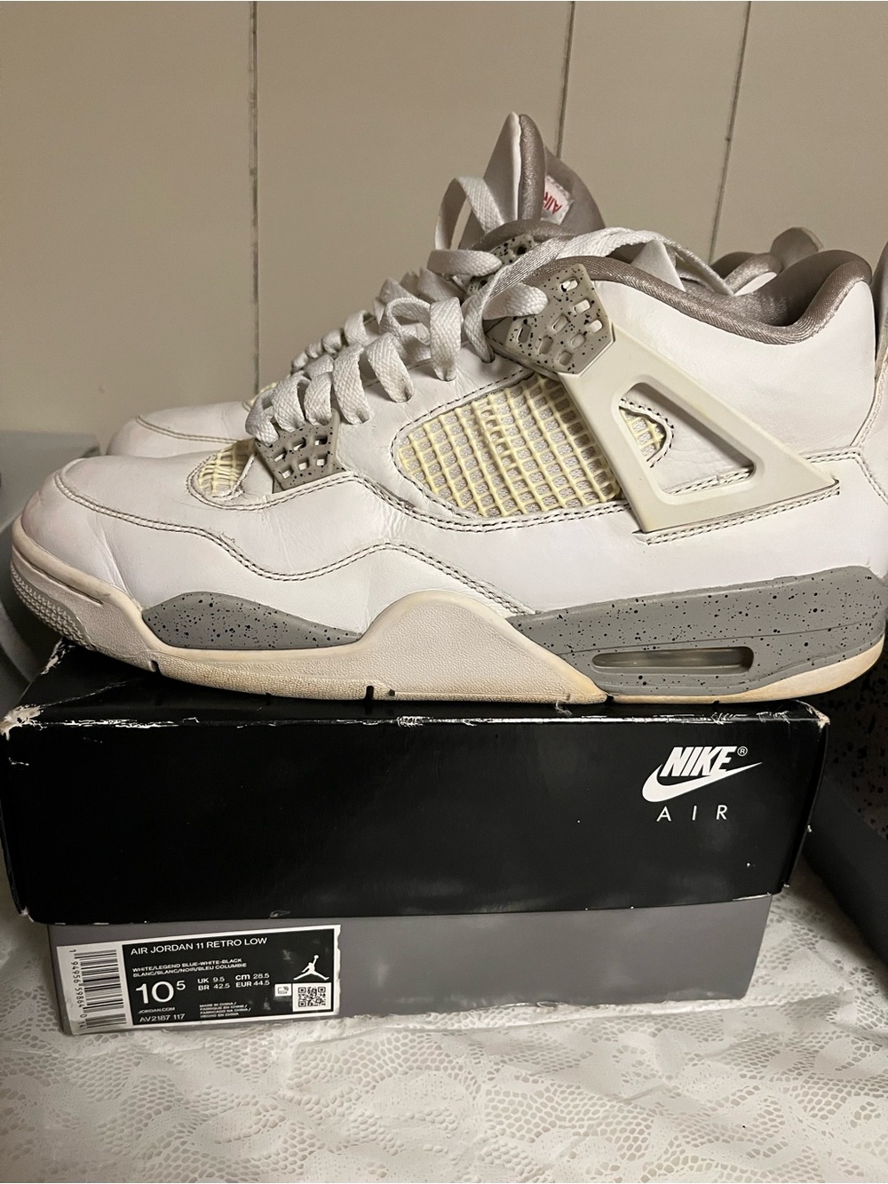 Nike Air Jordan 4 White Grey Cream Sneakers